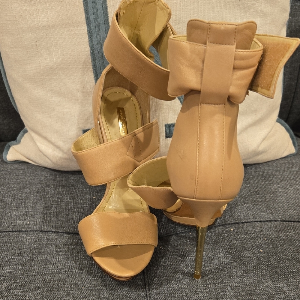 Report Signature Nude Strappy Heels